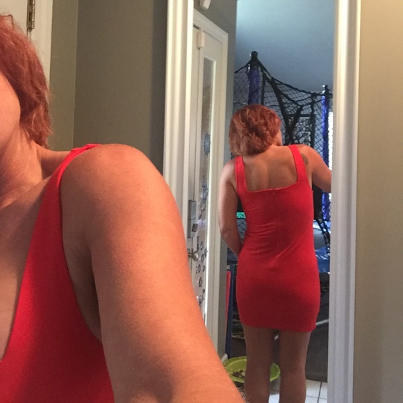Red dress by Forever 21 - Picture 4 of 4